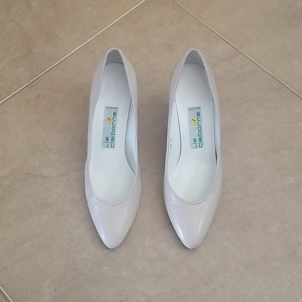 VTG Liz Claiborne Cream Heels